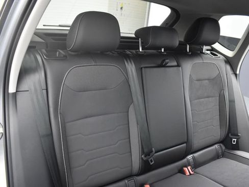 Used 2025 Volkswagen Taos SE FWD image 24