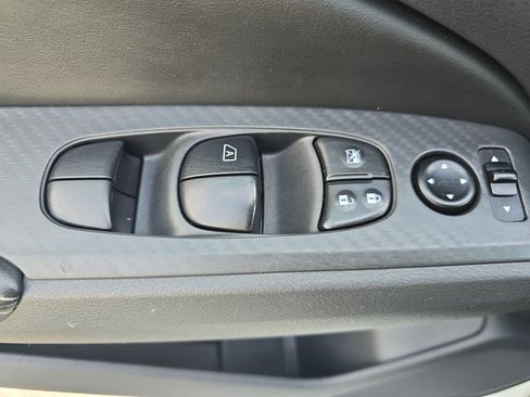 Used 2025 Nissan Altima 2.5 SV FWD image 29