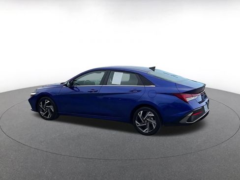 Used 2025 Hyundai Elantra SEL image 10