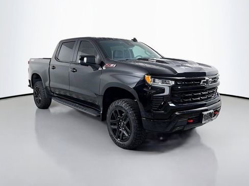 Used 2025 Chevrolet Silverado 1500 LT Trail Boss w/ LT Trail Boss Premium Package AWD/4WD image 3