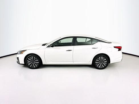 Used 2025 Nissan Altima 2.5 SV FWD image 4