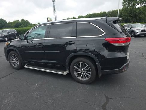 Used 2017 Toyota Highlander XLE AWD/4WD image 9