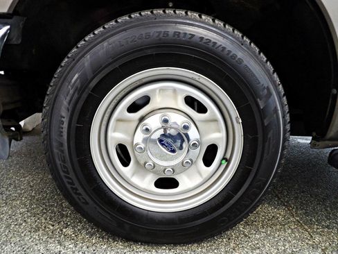 Used 2016 Ford F250 XL w/ Power Equipment Group RWD image 13