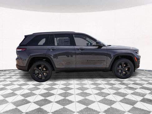 New 2025 Jeep Grand Cherokee Altitude image 12