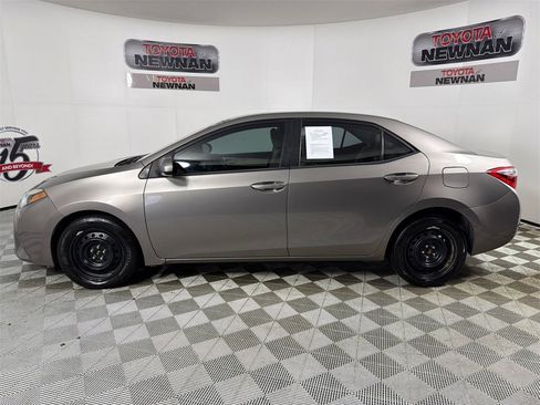 Used 2016 Toyota Corolla LE image 6