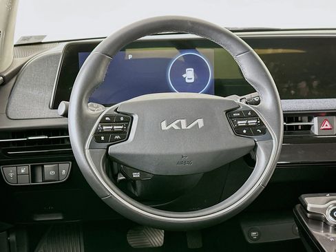 Used 2022 Kia EV6 Light image 18