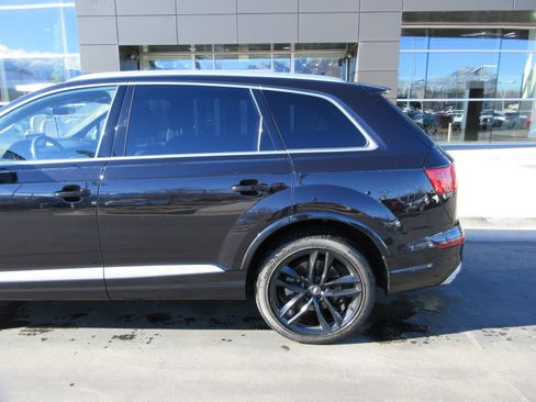 Used 2018 Audi Q7 3.0T Prestige w/ Prestige Package image 4