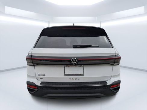 New 2026 Volkswagen Taos SE FWD image 4