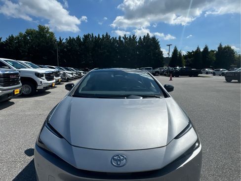 Used 2024 Toyota Prius XLE FWD image 9