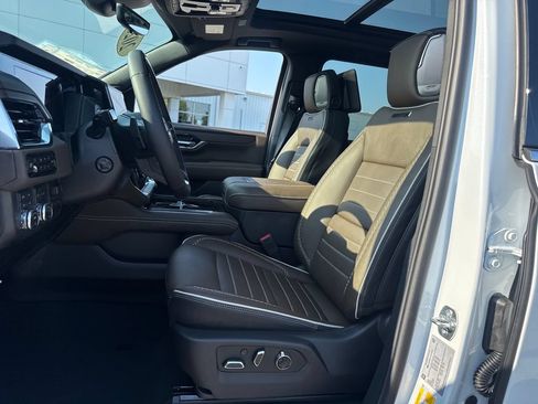 New 2026 GMC Yukon XL Denali Ultimate w/ LPO, Floor Liner Package AWD/4WD image 18