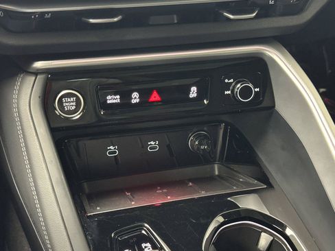 Used 2025 Audi Q5 Premium w/ Convenience Package AWD/4WD image 21