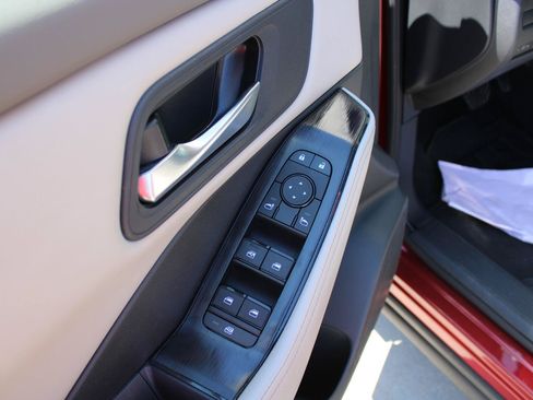 Used 2025 Nissan Rogue SV AWD/4WD image 11
