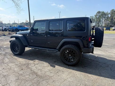 Used 2018 Jeep Wrangler Unlimited Sport S image 4