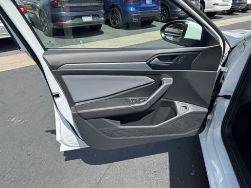 Used 2025 Volkswagen Jetta SE w/ Sunroof Package FWD image 13