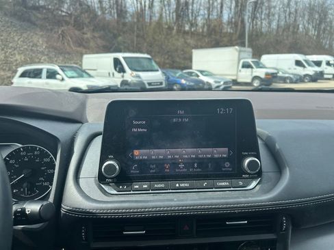 Used 2023 Nissan Rogue SV w/ SV Premium Package image 15