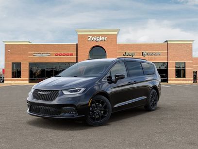 New 2026 Chrysler Pacifica Select