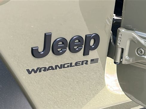 Used 2025 Jeep Wrangler Sport AWD/4WD image 28