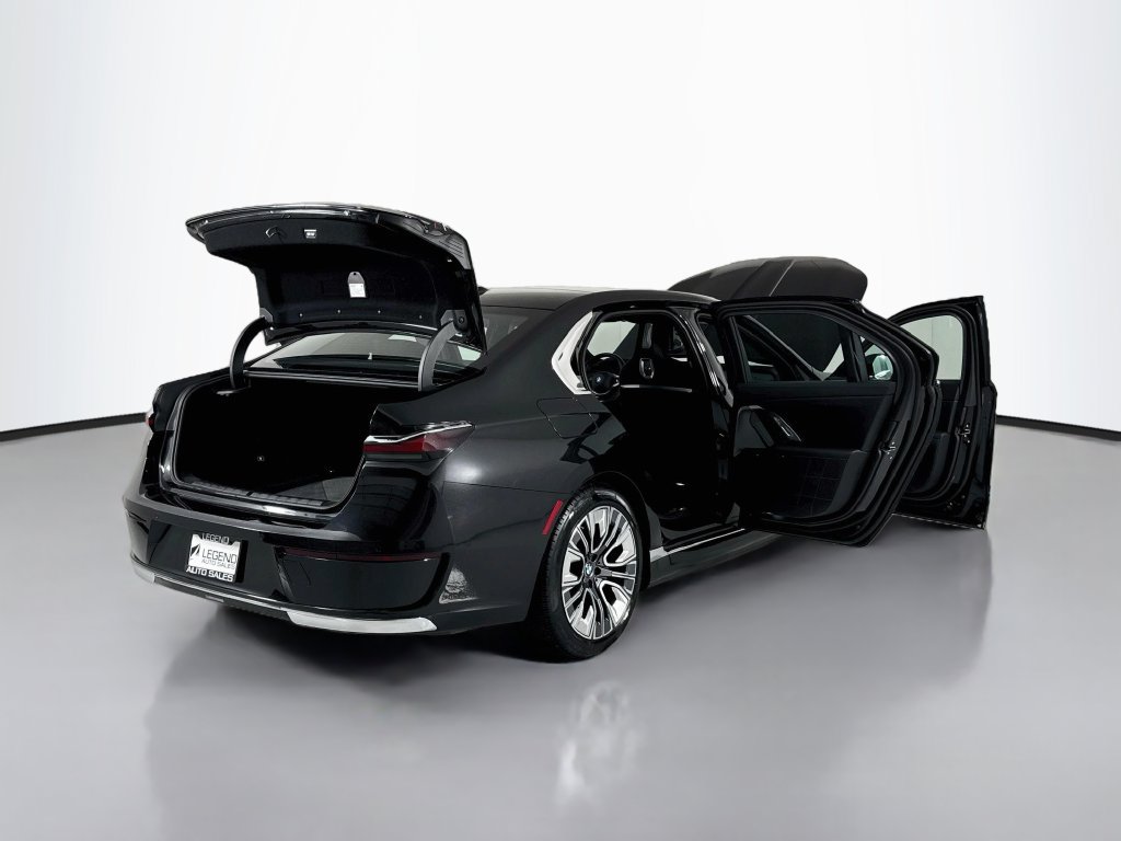 Used 2023 BMW i7 xDrive60 AWD/4WD image 29