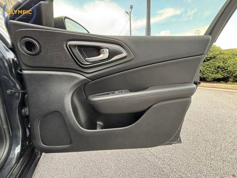 Used 2017 Chrysler 200 Limited Platinum w/ Comfort & Convenience Group image 42