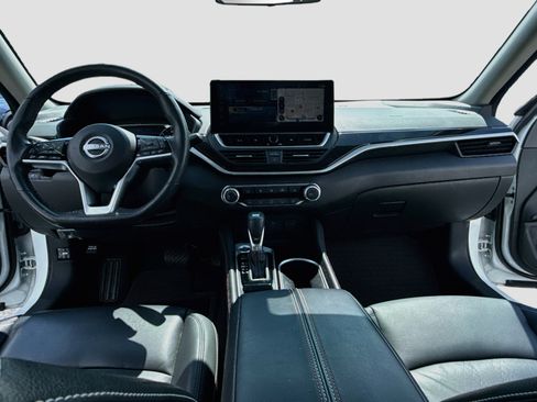 Used 2024 Nissan Altima 2.5 SR w/ SR Premium Package FWD image 14