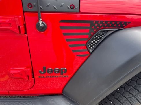 Used 2020 Jeep Gladiator Sport w/ Quick Order Package 24S AWD/4WD image 10