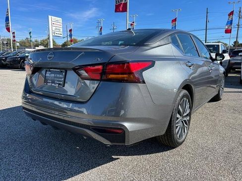 Used 2023 Nissan Altima 2.5 SV image 3