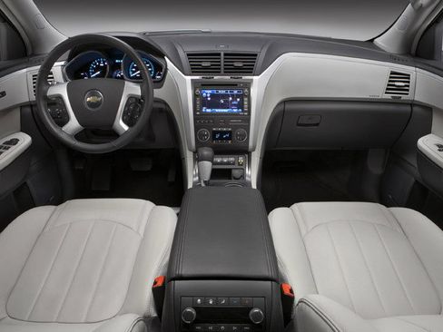 Used 2009 Chevrolet Traverse LT w/ California Edition Package FWD image 4