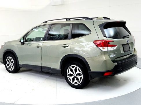 Used 2021 Subaru Forester Premium AWD/4WD image 4