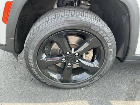 Used 2023 Jeep Grand Cherokee L Laredo AWD/4WD image 12