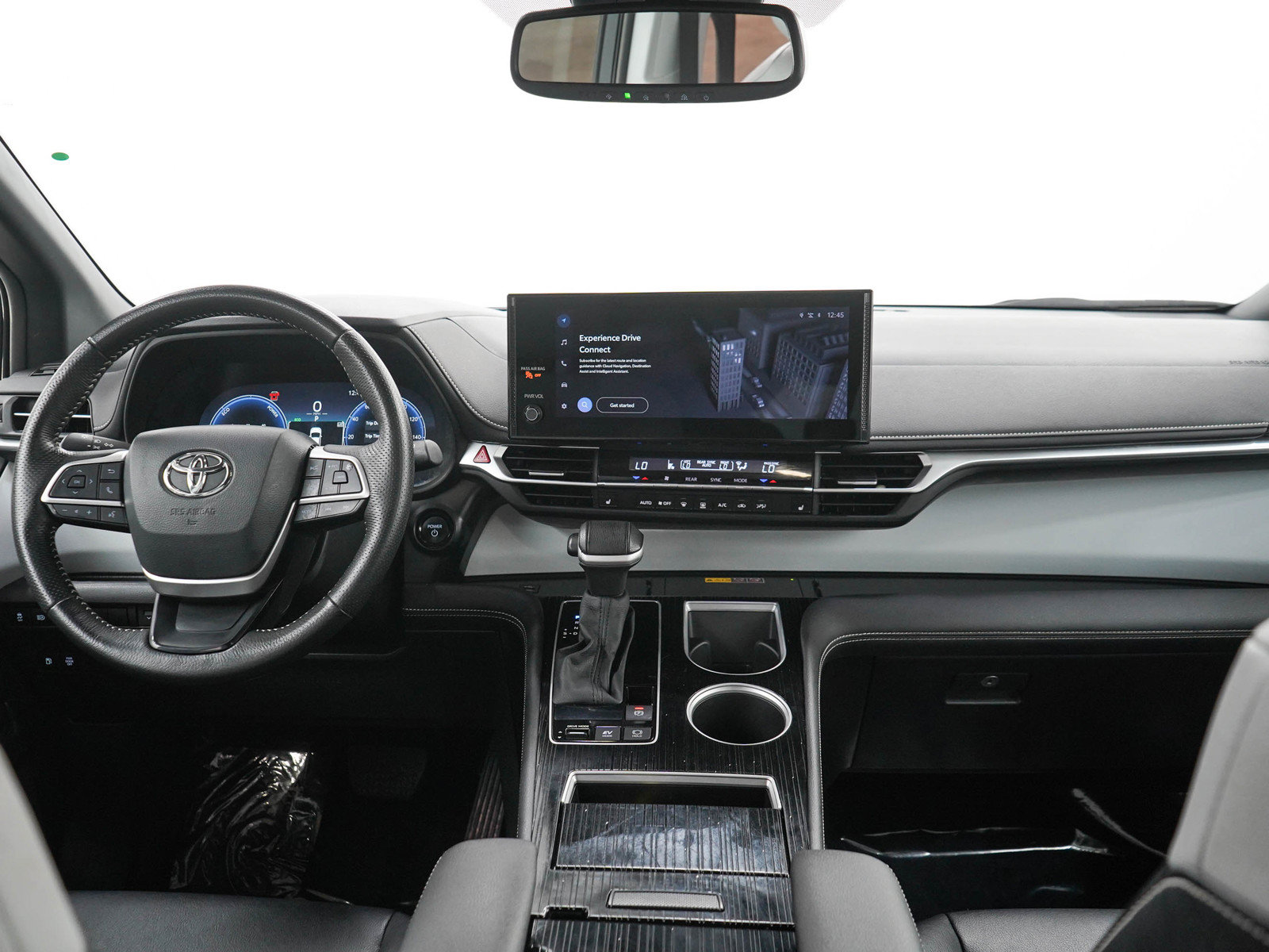 Used 2025 Toyota Sienna XSE AWD/4WD image 18