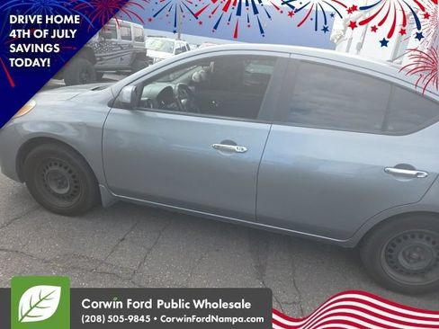 Used 2013 Nissan Versa SV FWD image 13