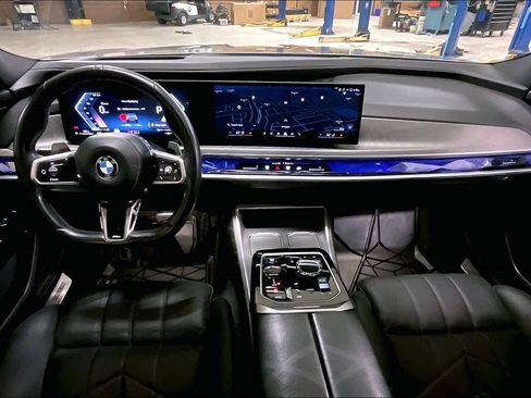 Used 2023 BMW 760i xDrive image 15