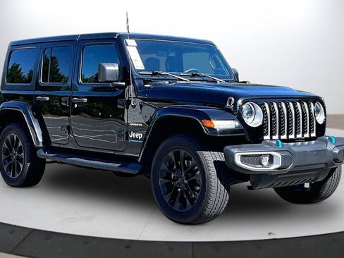 Used 2023 Jeep Wrangler Unlimited Sahara w/ Cold Weather Group AWD/4WD image 2