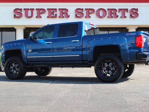 Used 2017 Chevrolet Silverado 1500 LTZ Z71 w/ LTZ Plus Package AWD/4WD image 6
