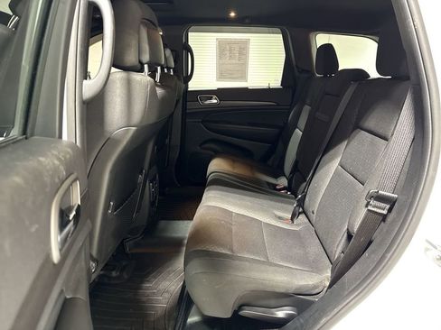 Used 2018 Jeep Grand Cherokee Laredo image 24