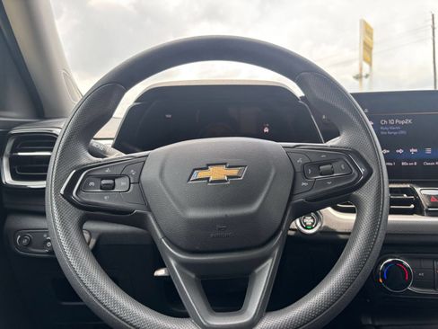 Used 2025 Chevrolet TrailBlazer LT AWD/4WD image 27