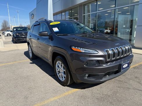 Used 2016 Jeep Cherokee Latitude w/ Safety/Convenience Group image 34