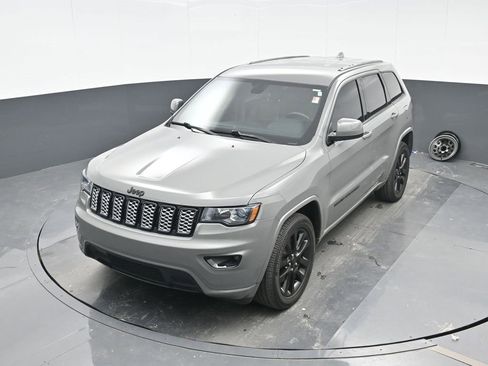 Used 2021 Jeep Grand Cherokee Laredo X image 16