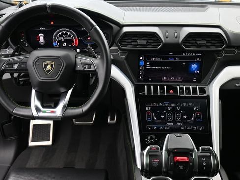 Used 2019 Lamborghini Urus AWD/4WD image 11