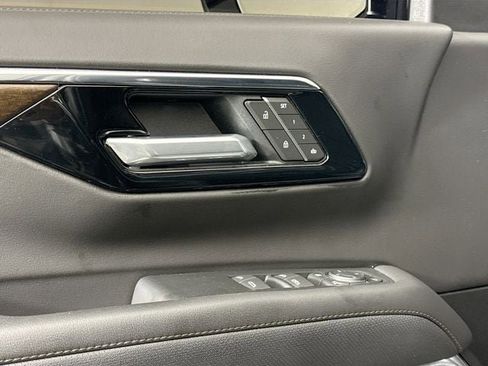 Used 2025 Chevrolet Tahoe High Country AWD/4WD image 20