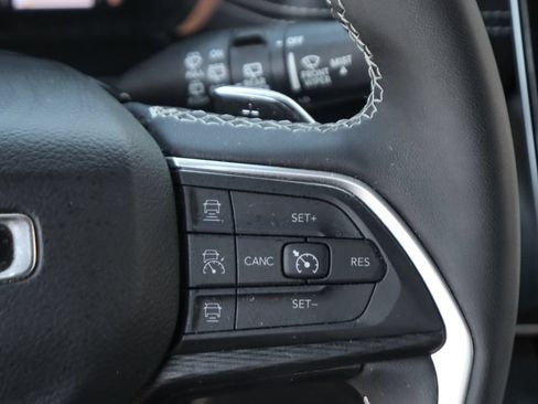Used 2024 Jeep Grand Cherokee Altitude RWD image 23