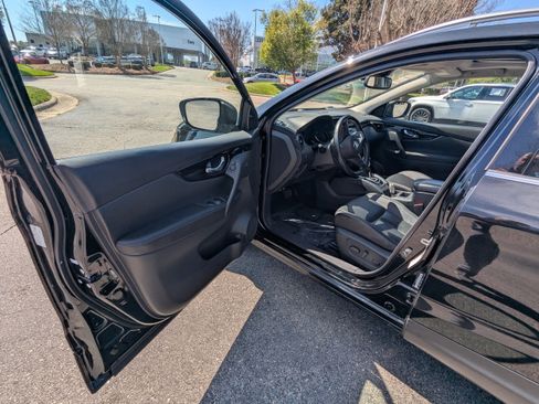 Used 2022 Nissan Rogue Sport SL w/ Premium Package image 8