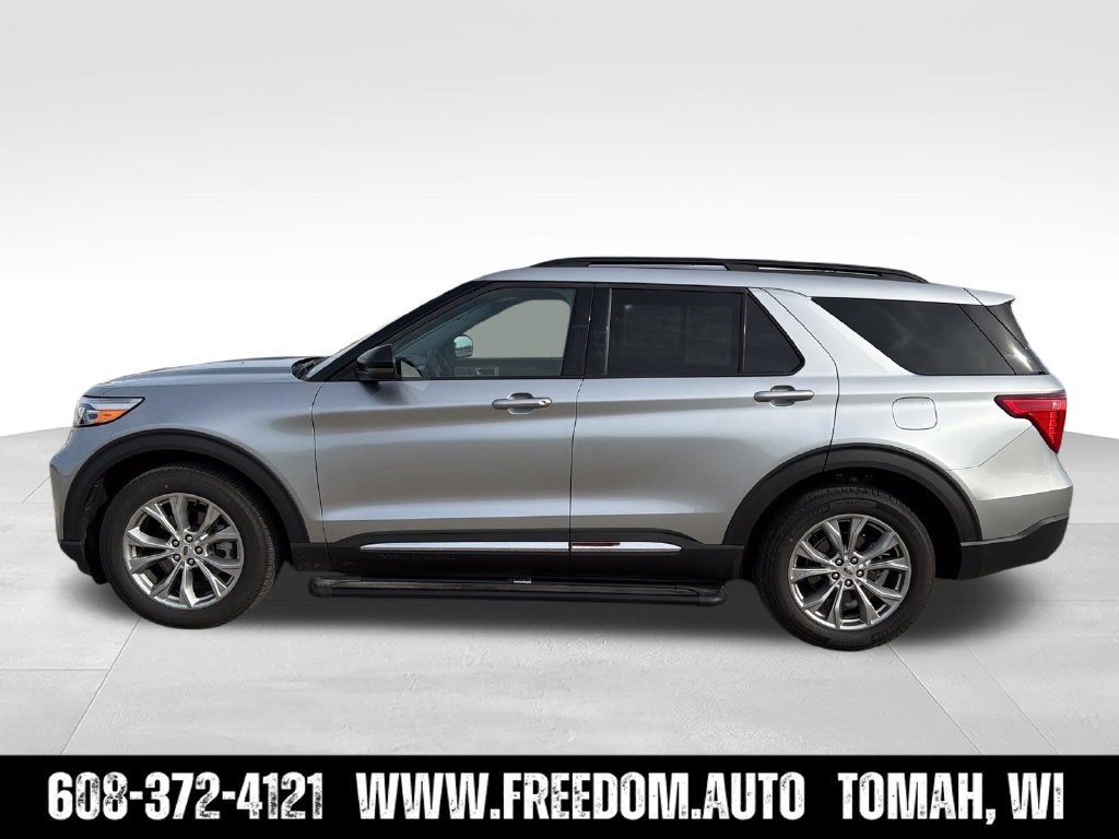 Used 2024 Ford Explorer XLT w/ Equipment Group 202A AWD/4WD image 3