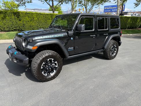 Used 2025 Jeep Wrangler Unlimited Rubicon 4xe w/ Safety Group AWD/4WD image 2