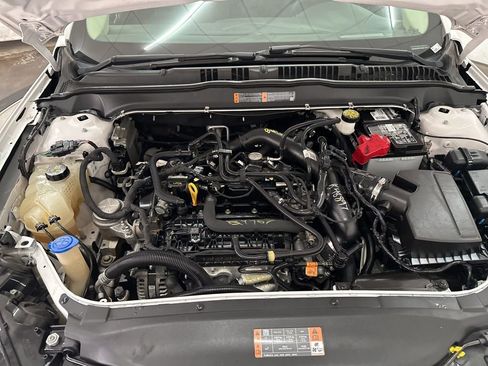 Used 2020 Ford Fusion SE image 28
