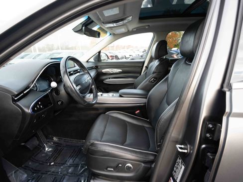 Used 2023 Genesis GV70 2.5T w/ Advanced Package image 9