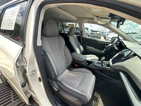Used 2025 Subaru Outback Premium AWD/4WD image 31