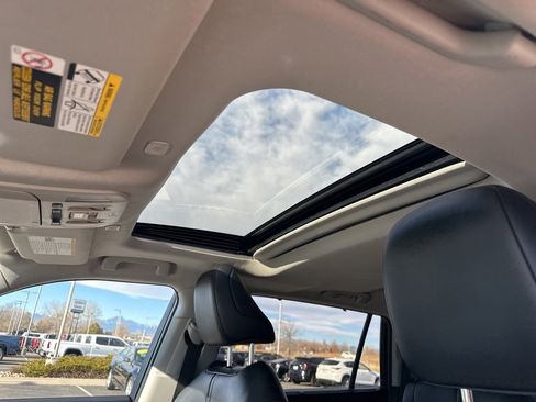 Used 2023 Toyota Highlander L image 18