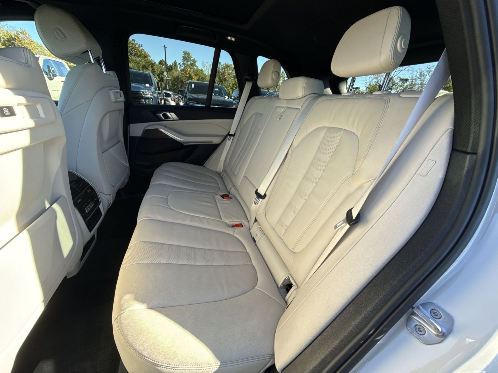 Used 2022 BMW X5 xDrive40i w/ M Sport Package AWD/4WD image 26