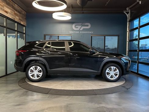Used 2024 Chevrolet Trax LS FWD image 2